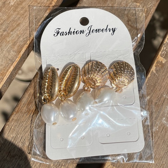 NEW 2 pairs of shell earrings - Picture 2 of 2